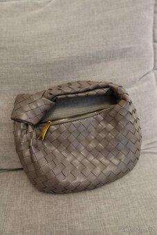 Dámská pletená kabelka hobo – šedá barva, nová - 4