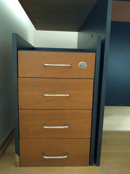 Pracovní stůl se zásuvkami - 4