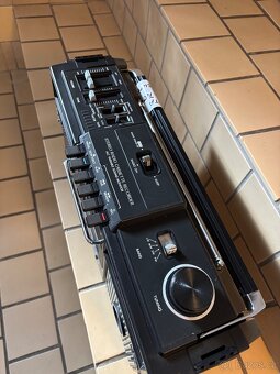 RADIOMAGNETOFON . JVC - 4