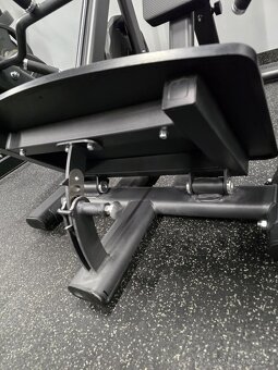 Posilovací stroj- Standing Low Row-přítahy na záda - 4