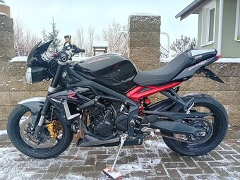 TRIUMPH STREET TRIPLE 675 R - 4