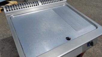 Elektrická grilovací deska Electrolux E7, nerezový tál - 4