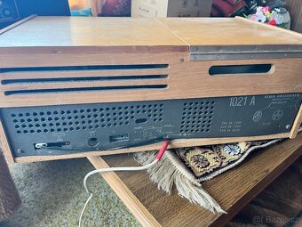 Opereta radio s gramofonem 1021 A - 4