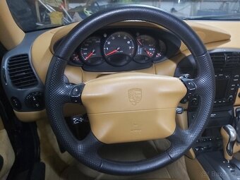 Porsche 911 Carrera - 4