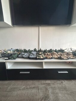 Velká sbírka COBI tanků – 20 ks + letadla, figurky, plánky – - 4