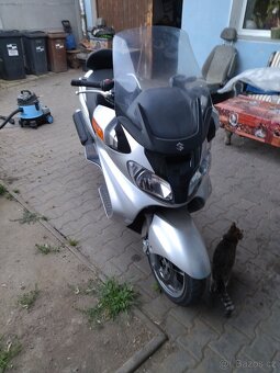 Suzuki Burgman 650 - 4