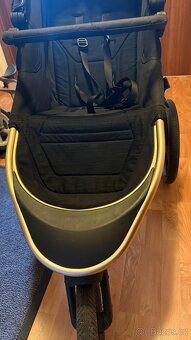 Baby Jogger Summit X3 Gold z roku 2024 - 4