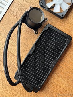 Vodní chlazení NZXT KRAKEN 240 RGB s LCD displejem - 4