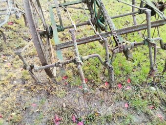 obracecka a pohrabovacka - 4