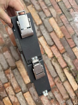 Pylontech baterie, drzaky a kabely - 4