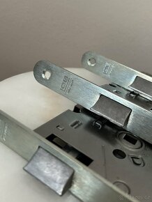 Nový zadlabávací zámek ASSA ABLOY - 4
