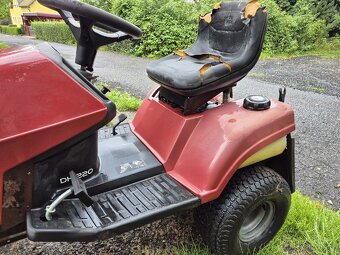 Zahradní traktor Toro DH 220 - 4