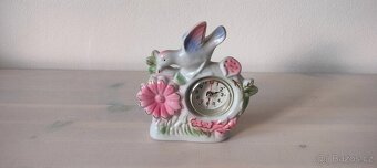Porcelánové hodiny s ptáčkem funkční - 4