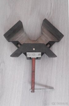 Pravoúhlá svařovací litinová dvouosá svěrka / svěrák - 4