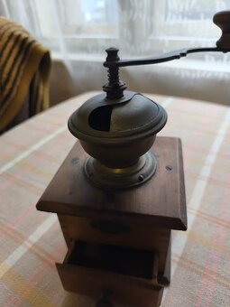 Prodám starožitný mlýnek na kávu - 4