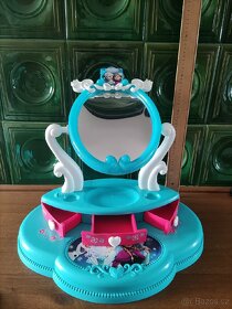 Disney Frozen kosmetický stolek pro malou Annu a Elzu - 4