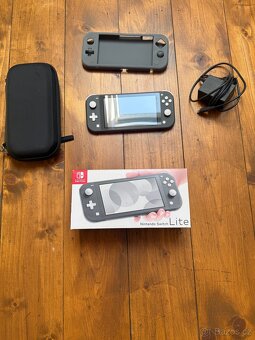 Nintendo Switch Lite - 4