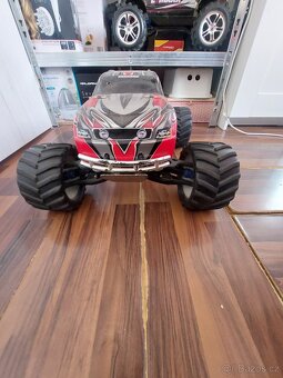 Traxxas E maxx 1/8 - 4