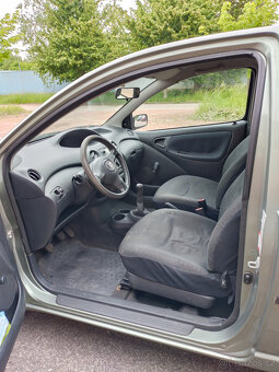 Toyota Yaris ČR 1.0 48kw r.v.2003 3 dveř - 4