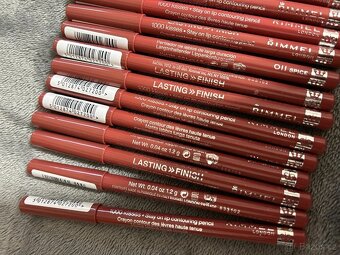 Rimmel konturovací tužka na rty 110 Spice - 4