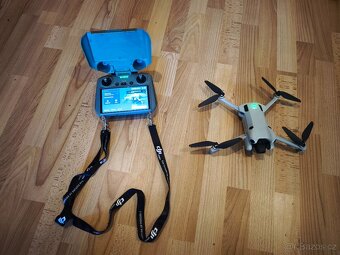 DJI Mini 4 Pro Fly More Combo s přislušenstvím - 4
