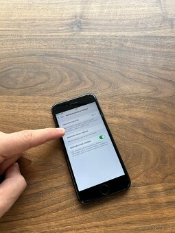 Apple iPhone SE 2 128GB – Černý,Baterie 100% - 4