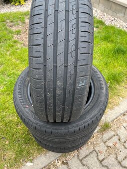 Prodám letní pneu GOOD / YEAR 215 / 55 R17 94V - 4