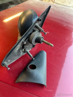 Pravé zpětné zrcátko na Peugeot 406 - 4