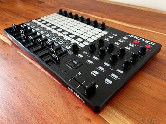 Prodám AKAI APC40 MK2 – MIDI kontroler - 4