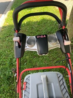 Zahradní benzínová sekačka VEGA - 4