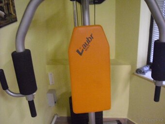 Prodám posilovací stroj Lauber - 4