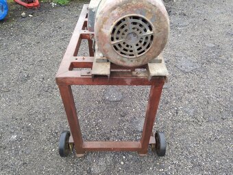 Kuželový stípač dřeva 2,2 kW, 380 V, se stolkem, na dřevo - 4