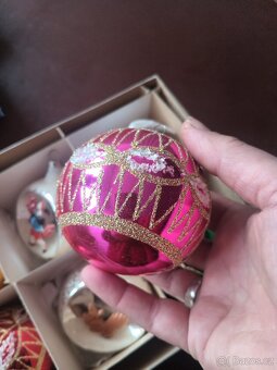 Staré ozdoby s vlepenou figurkou - 4