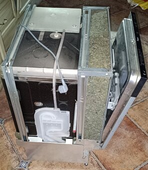 Myčka nádobí vestavná - 4