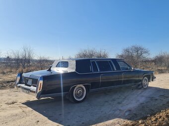 Cadillac Fleetwood Brougham 5.0 formal limousine - 4