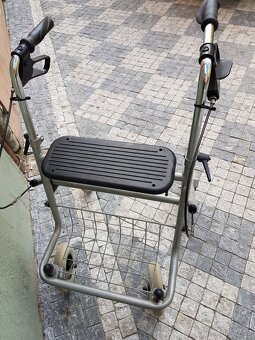 seniorské chodítko se sedátkem, brzdící - 4
