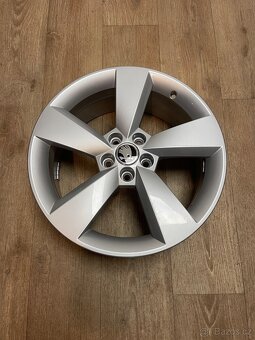 5x100 r17 original Škoda - 4