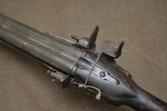 Historická dvouhlavňová křesadlová brokovnice - 4