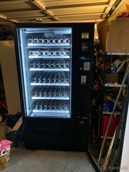 Prodám prodejní automat značky Vendo Sanden - 4