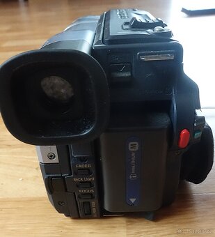 Sony Digital8 Handycam DCR-TRV140E – funkční videokamera - 4
