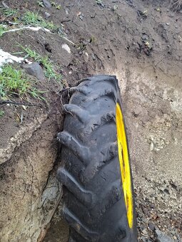 Bělorus, belarus, traktorbagr kola - 4