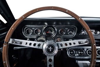 Ford Mustang Fastback - 4