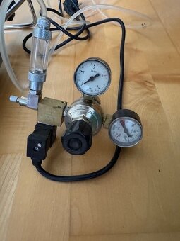 Akvarijní CO2 set s elektromagnetem a akvarijní kontrolér pr - 4