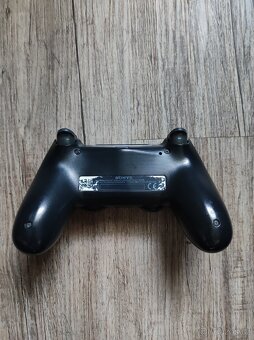 Ovladač PS4 - 4