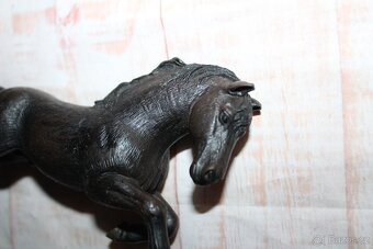 Poškozené figurky koní Schleich II - 4