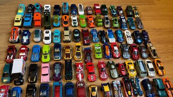 Hot Wheels 138x + box - 4
