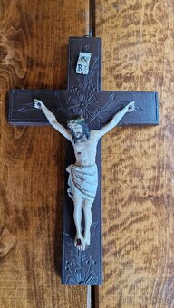 Ježíš na dřevěném kříži - 4