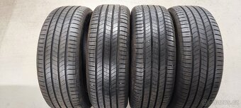 Jako nové 215/60/17 Nexen NFera Primus, DOT 3523, 7.4mm. - 4
