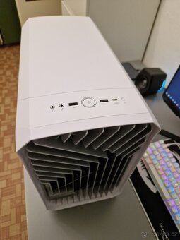 Mini itx skříň Fractal Design Torrent Nano - 4