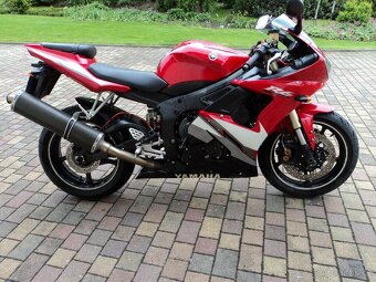 Yamaha YZE R6 - 4